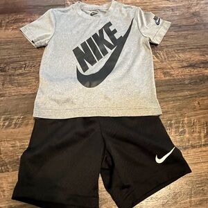 Nike Kids Matching Set in Gray and Black